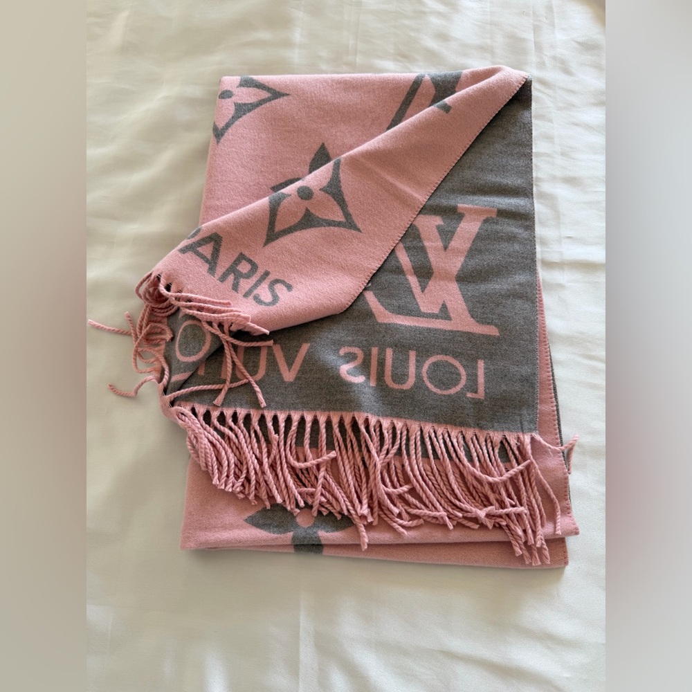 LV Monogram Scarf Wrap Shawl Pink and grey color - Picture 2 of 5